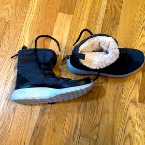 Nike Snow Boots size 7 Original Sample